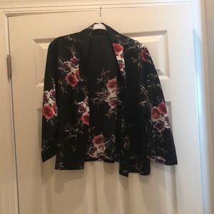 Black floral bell sleeve kimono